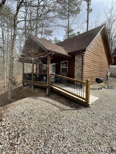 Kings Cabin on the edge of town only 1/2 mile from Current River !