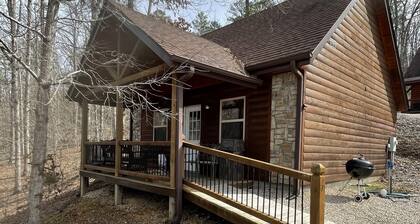 Kings Cabin on the edge of town only 1/2 mile from Current River !