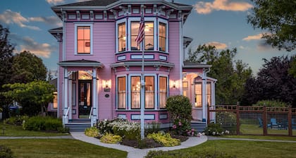 Historic Coupeville Victorian 6BR/5BA near Waterfront/Wharf