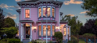 Historic Coupeville 6BR/5BA near Waterfront/Wharf