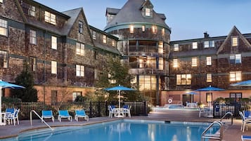 Innendørsbasseng og utendørsbasseng