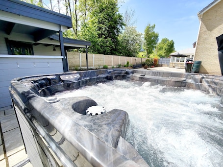 Cottage | Bain à remous extérieur