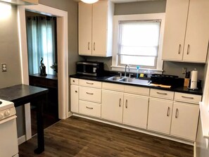 Fridge, microwave, oven, stovetop - Trendy Two bedroom home centrally located near UE (Evansville)