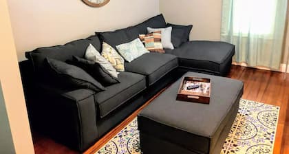 Trendy Two bedroom home centrally located near UE