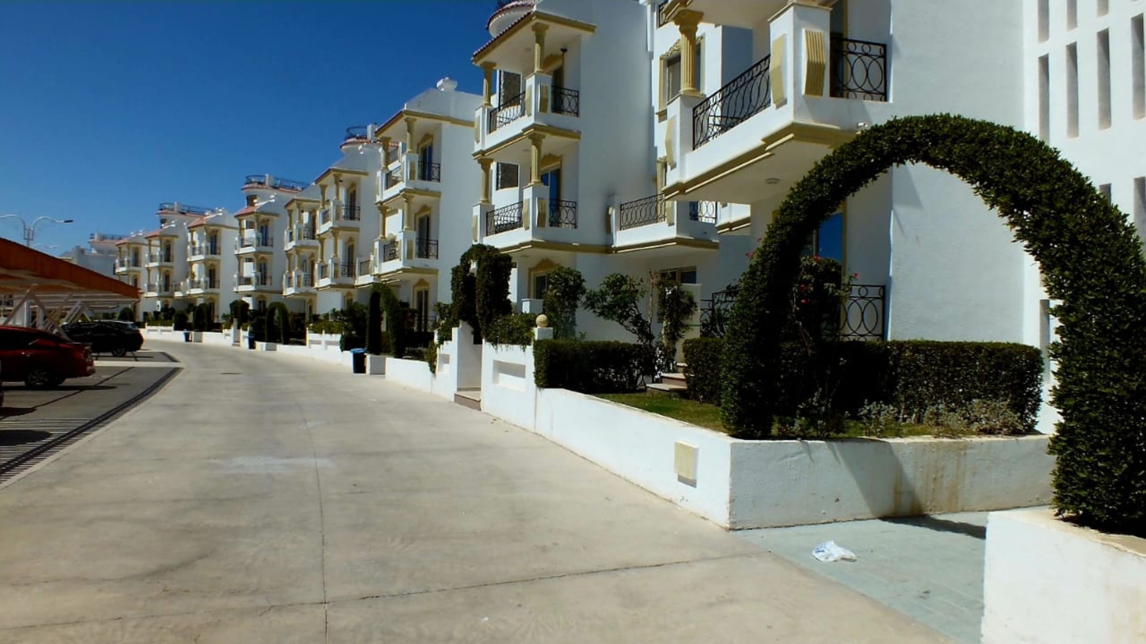 2 bedrooms, hypo-allergenic bedding, individually decorated