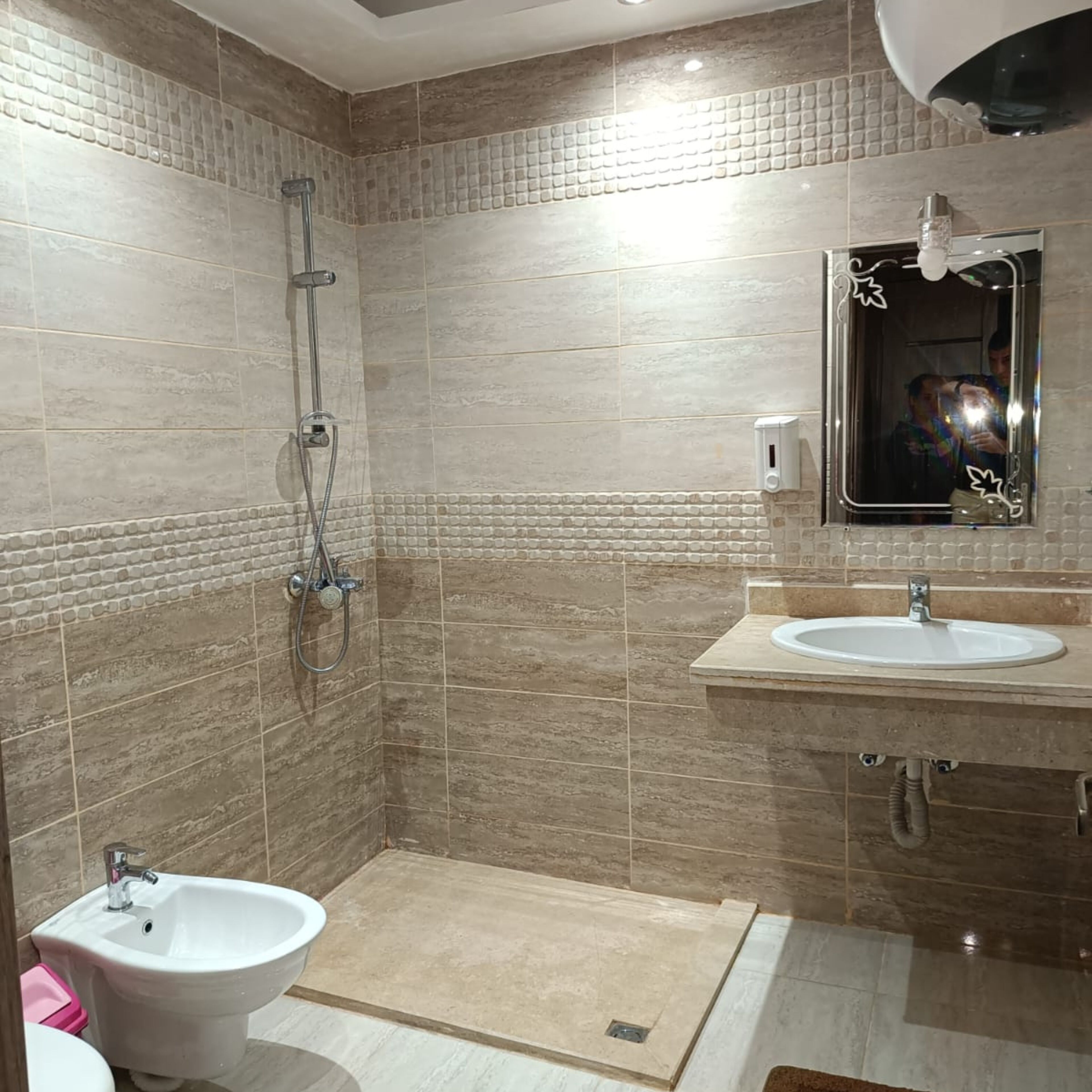 panoramic apartment | bathroom | combined shower/bathtub, rainfall showerhead, designer toiletries