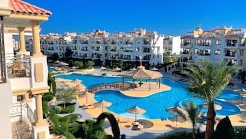 5 buitenzwembaden, parasols voor strand/zwembad