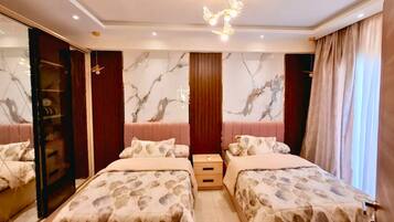 Panoramic Apartment | 2 bedrooms, hypo-allergenic bedding, individually decorated
