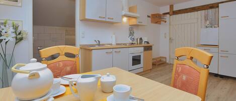 Køleskab, ovn, kogeplade, opvaskemaskine