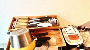 City Studio, City View | Private kitchen | Mini-fridge, microwave, rice cooker - Shin-osaka 1109 (Osaka)