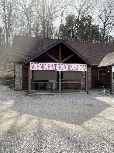 Hillside Hideaway East just 1/2 mile from Current River!