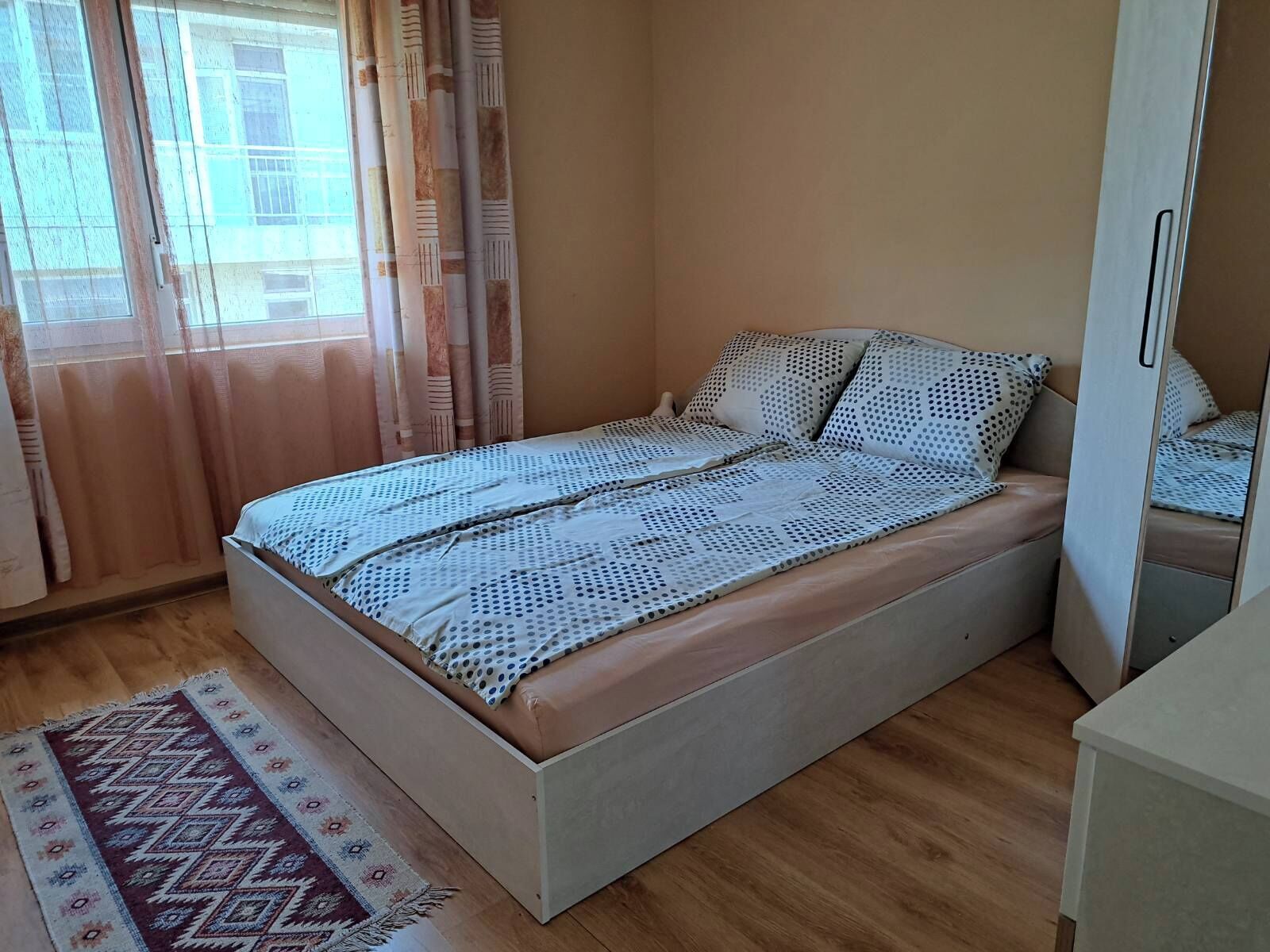 2 chambres, chambres insonorisées, fer et planche à repasser