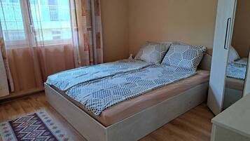 2 chambres, chambres insonorisées, fer et planche à repasser