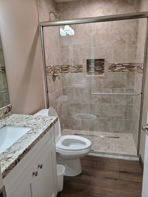 Shower, hair dryer, towels, soap - Relax & Enjoy the sun on the Covered Patio & Golf Course View (Sun City)