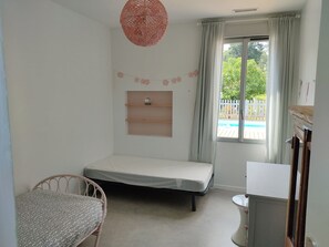 4 bedrooms, WiFi, bed sheets - Air-conditioned family home just outside Bordeaux (Blanquefort)