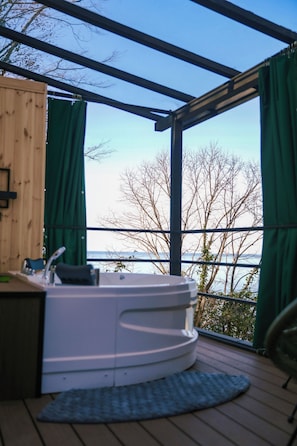 Bain à remous extérieur