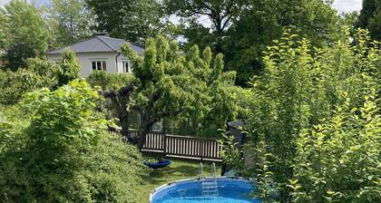 Family friendly house 10 minutes from Stockholm City and Nature reserves.