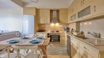 Réfrigérateur, four, plaque de cuisson, lave-vaisselle