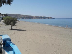 Beach nearby, sun-loungers, beach towels