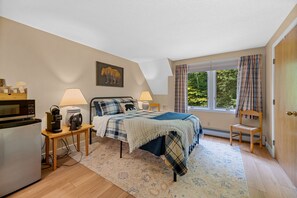 Studio | Free WiFi - Fall Line Small Studio - Perfect For Two - On Shuttle Route W/ Amenities G6a 1 Bedroom Condo (Killington)