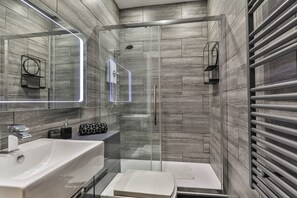 Apartment, 2 Queen Beds | Bathroom - The Monroe, Luxury for up to 4 Guests (Scarborough)