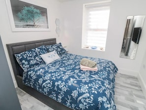Apartment, 2 Queen-Betten | 2 Schlafzimmer, Bügeleisen/Bügelbrett, kostenloses WLAN, Bettwäsche