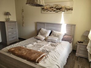 3 chambres, fer et planche à repasser, Wi-Fi gratuit, draps fournis