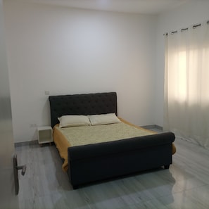 2 bedrooms, internet, bed sheets