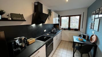 Jääkaappi, uuni, liesi, astianpesukone