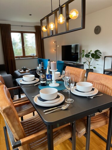 OhPardon! Garden. Sauna. Netflix.