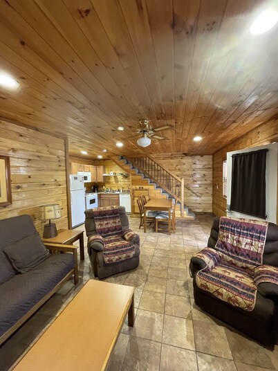Beautiful Scenic River Cabin just 1/2 mile from Current River!