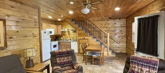 Beautiful Scenic River Cabin just 1/2 mile from Current River!