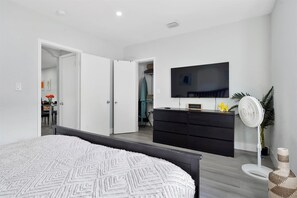 2 chambres, literie de qualité supérieure, bureau, rideaux occultants