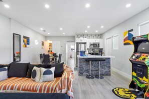 TV connectée, Netflix, livres, services de streaming