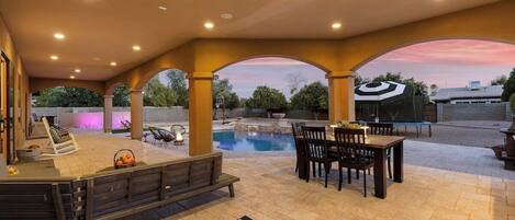 屋外ダイニングエリア