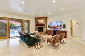 TV, fireplace, ping pong, stereo