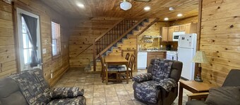 Beautiful Scenic River Cabin just 1/2 mile from Current River!