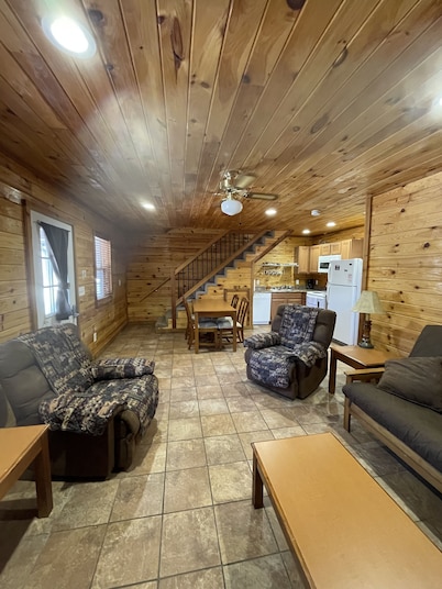 Beautiful Scenic River Cabin just 1/2 mile from Current River!