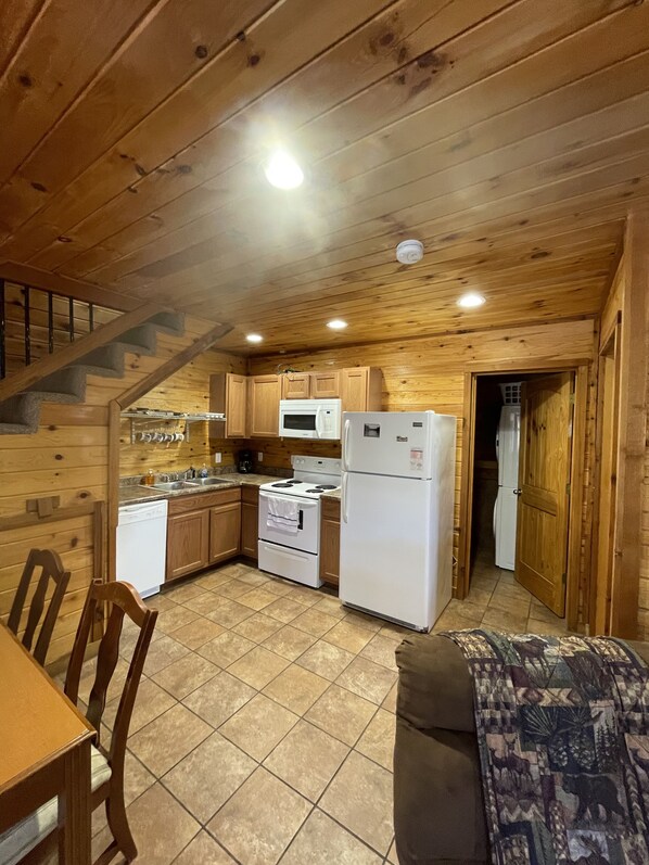 Private kitchen - Beautiful Scenic River Cabin just 1/2 mile from Current River! (Van Buren)