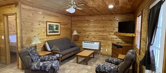 Beautiful Scenic River Cabin just 1/2 mile from Current River!