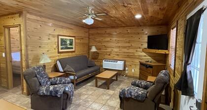 Beautiful Scenic River Cabin just 1/2 mile from Current River!