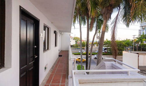 Executive apartment w/ free parking & WiFi