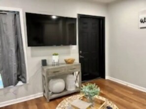 Interior - Quaint home in a quiet neighborhood!! Near airport! (East Point)