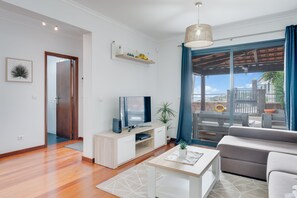 Family Villa | Living area | 42-inch flat-screen TV with cable channels, TV - Casa do Lombo (Santa Cruz)