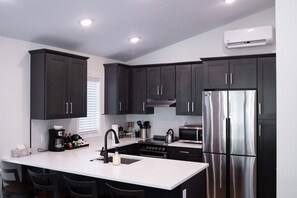 Private kitchen - Cranberry Ridge - Ridge View (Glen Arbor)