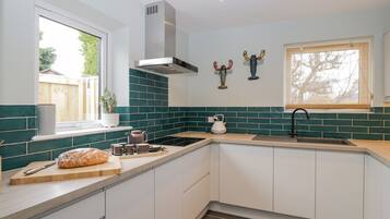 Dishwasher, cookware/dishes/utensils