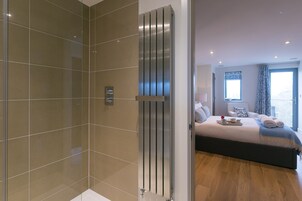 2 habitaciones, decoración personalizada y muebles diferentes 