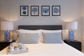 2 quartos, individualmente decorados, individualmente mobiliados