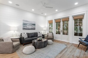 獨棟房屋, 多張床, 廚房, 城市景觀 | 起居區 | 42-吋電視，提供有線頻道