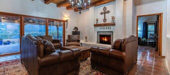 The Ranch, Secluded Southwestern Charm with Massive Catalina Mountain Views